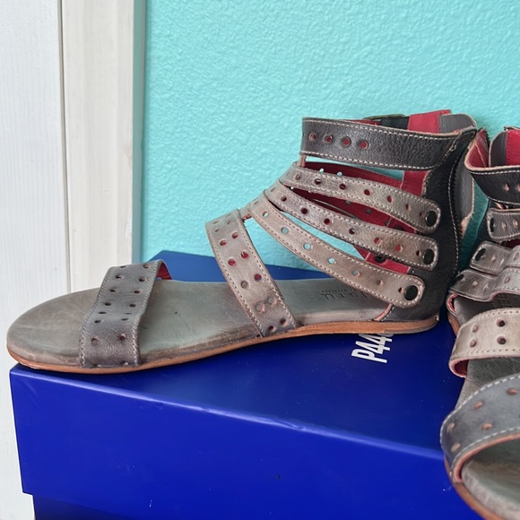 Euc bed stu sandals grey and red so cute size 8 - Picture 2 of 5